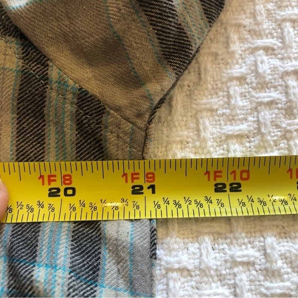 Billabong /Core Fit /Stretch/Flannel / button up/ Size M - Picture 10 of 12